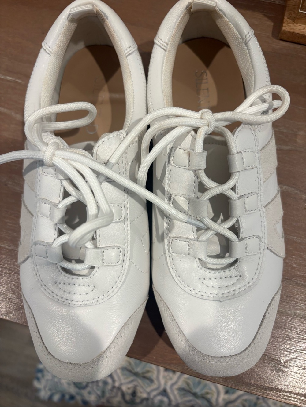 Brand new Women’s Silent D White Leather Lace-Up Sneakers unworn